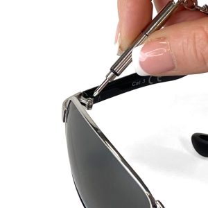 Glasögonskruvmejsel